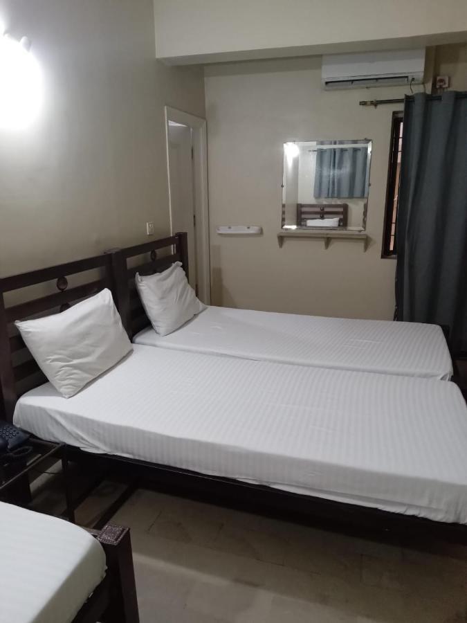 New Hotel Chilton Karachi Esterno foto